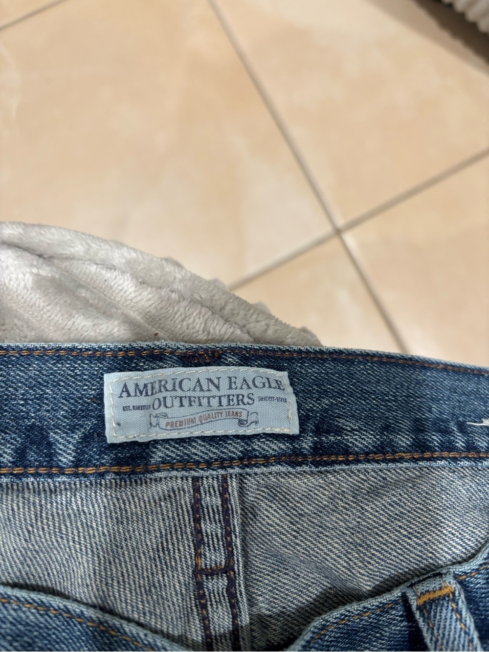 Classic High-Rise Light Blue Flare Jeans - Picture 4 of 6